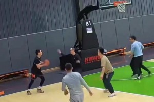 安东尼看完这哥们 都不敢再说自己是进攻万花筒！